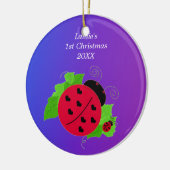 De eerste Kerstmis van Whimsical Ladybug Keramisch Ornament (Links)