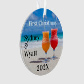 De eerste kerstparen houden tropische Drinken Ornament (voorkant)