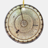 De eerste lentegedreven klok met druk, uitzicht va keramisch ornament (Achterkant)