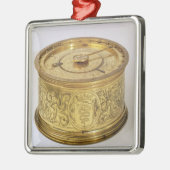 De eerste lenteklok met druk, 1525 metalen ornament (Links)