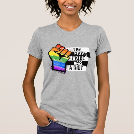 De eerste pride was een rellen t-shirt (Voorkant)