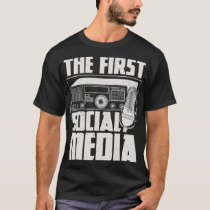 De eerste radio van de sociale media-amateurradio  t-shirt
