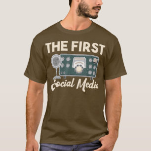 De eerste sociale media Funny Retro Ham Radio Pap T-shirt