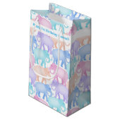 De eerste verjaardag van de baby: kleurrijke olifa klein cadeauzakje (Achterkant Gekanteld)