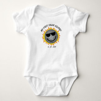 De eerste zonnescherm voor baby's romper