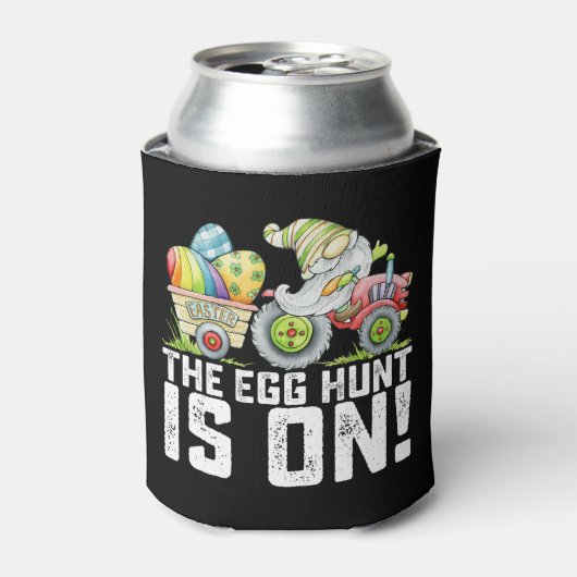 De eierjacht is op Gnome Grappig Pasen Blikjeskoeler (Blikje Voorkant)