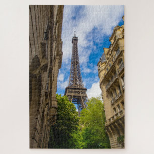 De Eiffel-toren tussen gebouwen, Parijs, Frankrijk Legpuzzel