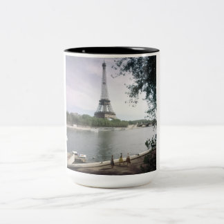 De Eiffeltoren. Parijs, rond 1960. Tweekleurige Koffiemok