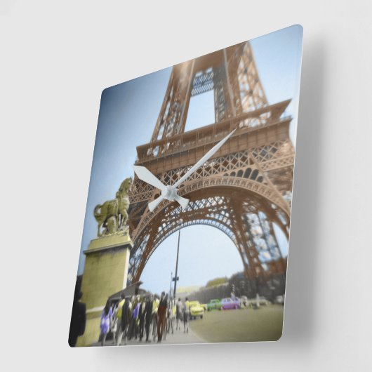 De Eiffeltoren, zoals je hem nog niet eerder hebt Vierkante Klok (Hoek)