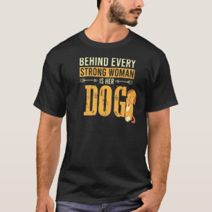 De eigenaar van honden achter elke sterke vrouw is t-shirt