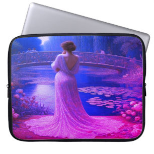 De elegante vrouw is paarse Reign Electronics-tas Laptop Sleeve