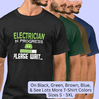 De elektricien is aan de gang alstublieft wachten t-shirt