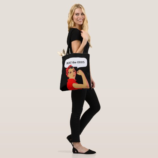 De empowerment van de vrouw & slaan de bewerkbare  tote bag (Op model)