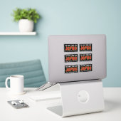 De enige ware God is Jezus Christus Sticker (Laptop op bureau)