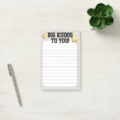 De erkenning van de werknemer na de toekenning van post-it® notes (Kantoor)