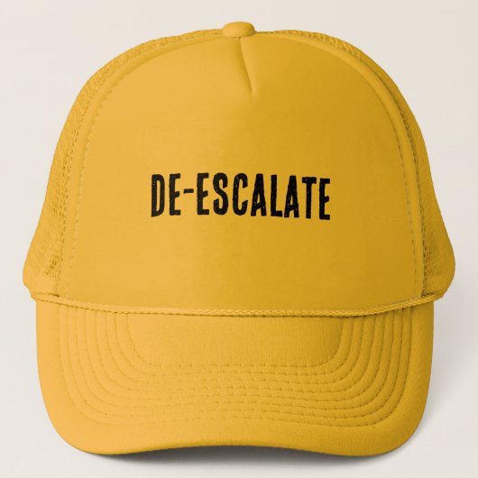 "DE-ESCALATE" | One-Word Phrase | Trucker Pet (Voorkant)