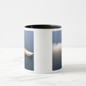 De ex-Oriskany, een buitenbedrijfgestelde vliegtui Mok (Midden)