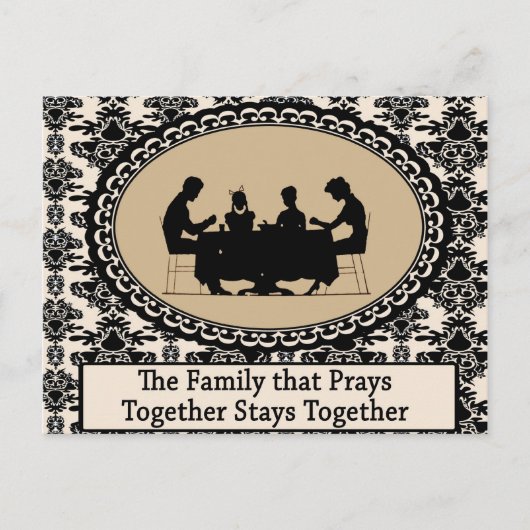 De familie die samen Briefkaart presteert (Voorkant)