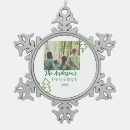 De familienaam groene kerstboom foto modern tin sneeuwvlok ornament