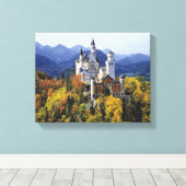 De fantasierijke Neuschwanstein is een van de drie Canvas Afdruk (Insitu (Houten vloer))
