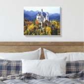 De fantasierijke Neuschwanstein is een van de drie Canvas Afdruk (Insitu (Slaapkamer))