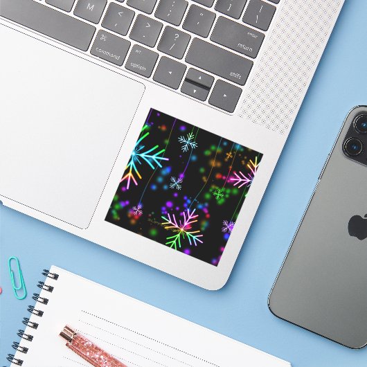 De feestelijke levendige kerstsfeer van SlipperyJo Sticker (Laptop met iPhone)