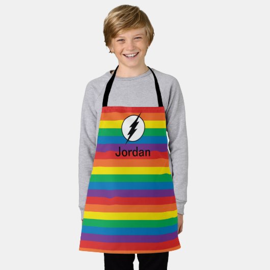De Flash Rainbow-Logo Schort (Gedragen)