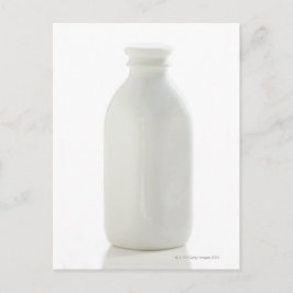 De fles van de melk op witte achtergrond briefkaart
