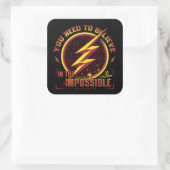 De flits | U moet geloven in het onmogelijke Vierkante Sticker (Tas)