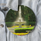 De fontein in de bloementuin ronde button 6,0 cm (In situ)