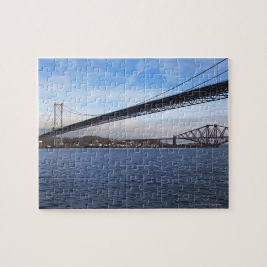 De foreground Forth Road Bridge is een ophanging b Legpuzzel (Horizontaal)