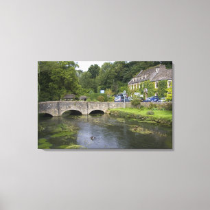 de forelstroom in het dorp Bibury, Canvas Afdruk