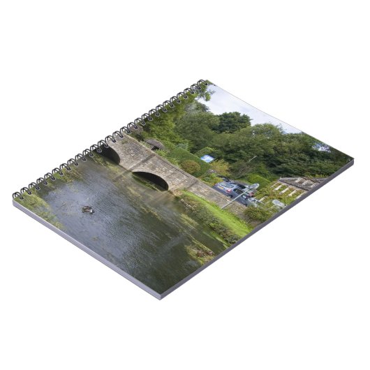 de forelstroom in het dorp Bibury, Notitieboek (Linkerzijde)