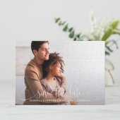 De Foto van de kalligrafie sparen de Code QR van d Save The Date (Staand voorkant)