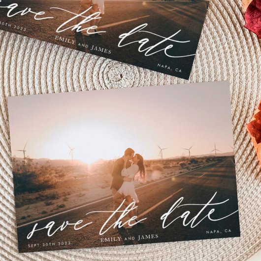 De foto van het huwelijk Modern Black en White Save The Date