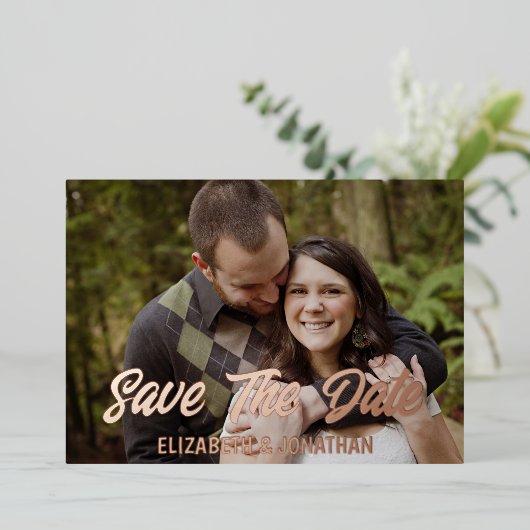 De Foto van het verloving sparen de Datum Folie Uitnodiging (Staand Voorkant)