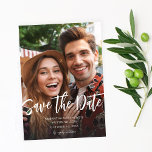 De Foto van MOD V Vet sparen de Datum - Lichter Kaart<br><div class="desc">Stuur Luxe, Chic & Bold Sla de data op met deze MOD V Photo Bold Sla de datum op - Lichter ontwerp. Werkt goed voor foto's die een donkerdere onderkant vereisen of willen. Zie onze Save the Date Collectie #2 voor een lichtere onderkant op hetzelfde ontwerp. Voeg je foto toe...</div>