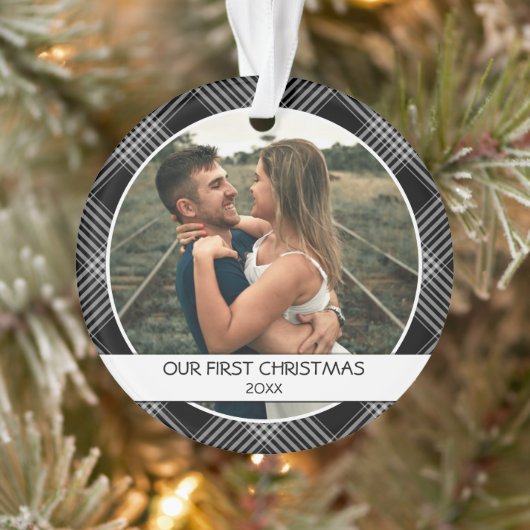 De foto van onze eerste kerstparen is zwart geplak ornament (Boom)