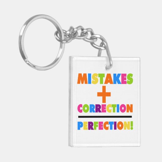 De fouten plus de Correctie evenaart Perfectie Sleutelhanger (Voorkant Links)