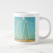 De Fred Hartman Bridge Grote Koffiekop (Rechts)