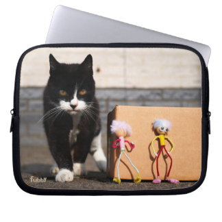De Fubby's verstoppen zich voor de kat Ping. Laptop Sleeve