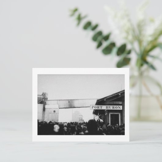 De G.T.R. Railroad Depot - Louis Pesha Briefkaart (Staand voorkant)