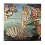 De geboorte van Venus door Sandro Botticelli Tegeltje<br><div class="desc">De geboorte van Venus (c. 1482-1486) door Sandro Botticelli (1444-1510) is een  schilderij van Renaissance Era met een fijne kunstmythologische schilderij. De godin Venus is uit het zee gekomen als volgroeide vrouw en staat in een grote zeeslag op de kust.</div>