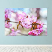 De Gedempte Schoonheid Van Kersenbloesems In De Le Canvas Afdruk (Insitu (Houten vloer))