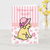 De gele Gelukwensen van het Meisje van het Baby Kaart (Gele Bloem)