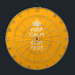 De gele hulpstof van het verkeer houdt kalm en Jou Dartbord<br><div class="desc">Uw gepersonaliseerde Keep Calm gezegde op een fijn aangepast gouden kleurstijldecor met een golden accent. Een gepersonaliseerd gezegde van de Stijl van de Kalm van het Levensonderhoud op één van een vriendelijk gift. Een grappige of grillige poging om uw creatieve woorden op twee bewerkbare tekstregels te zetten. Vergeet niet om...</div>