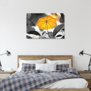 De Gele Umbrella onder Gray Umbrella's Canvas Afdruk