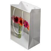 De gelukkige Gerbera Kleurrijke Bloem +Custom Naam Medium Cadeauzakje (Achterkant Gekanteld)