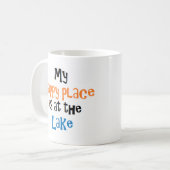 de gelukkige plaats is op de Mok van het meer (Voorkant links)