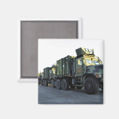 De gepantserde vrachtwagens zitten op de pier in M Magneet (Voorkant / Achterkant)